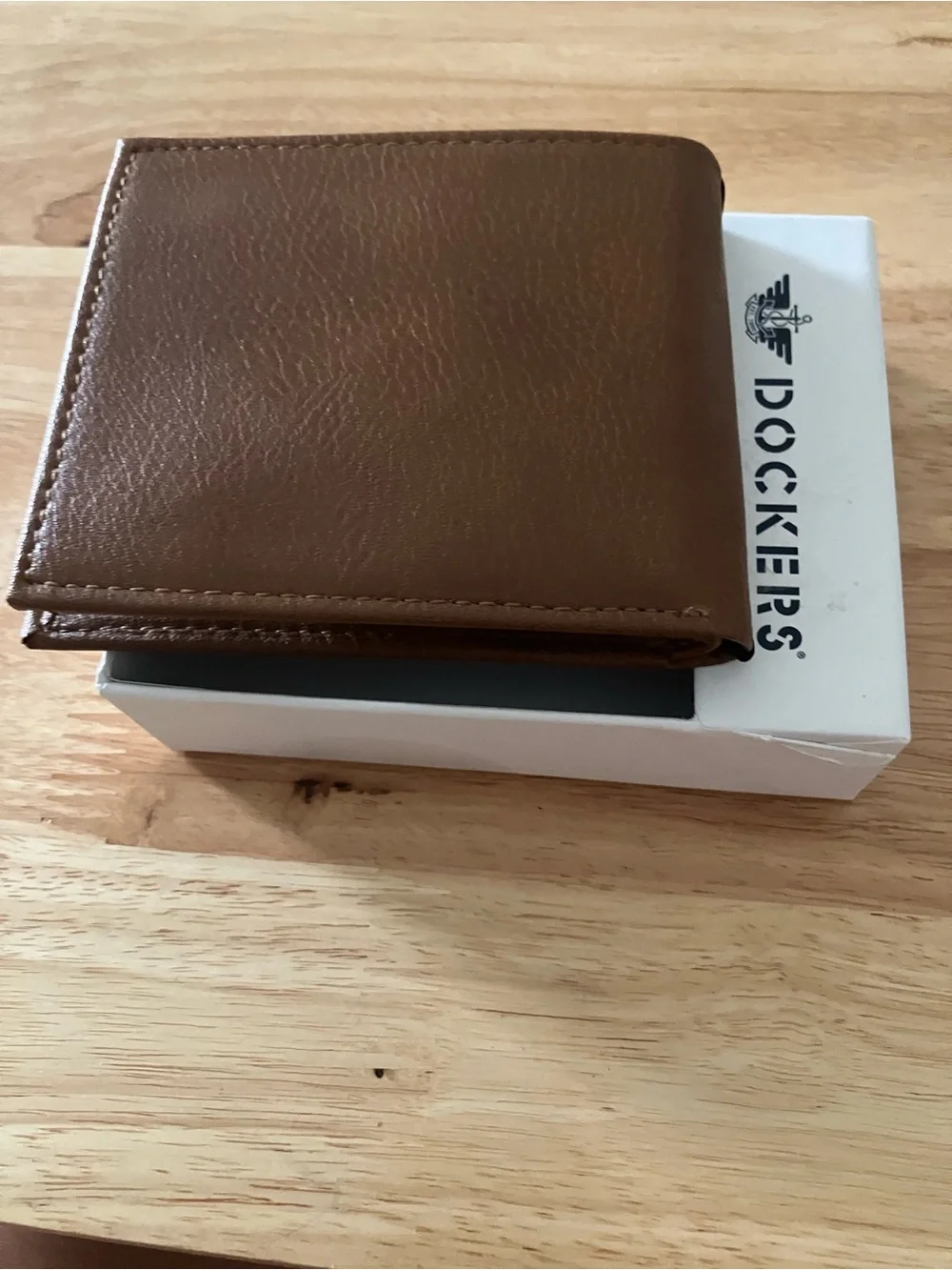 Dockers Tan Leather Card & Key Holder
